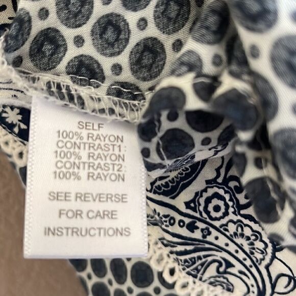 En crème tunic top size small - Picture 6 of 6